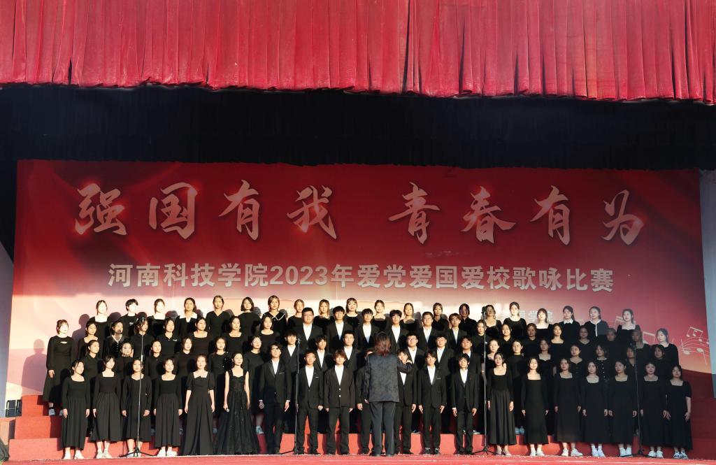 情侣两个人出去玩怎么拍合照游戏画面
